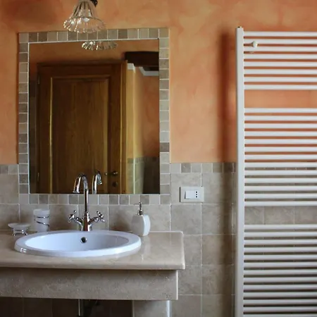 Casa Vittoria 펜션 앙기아리